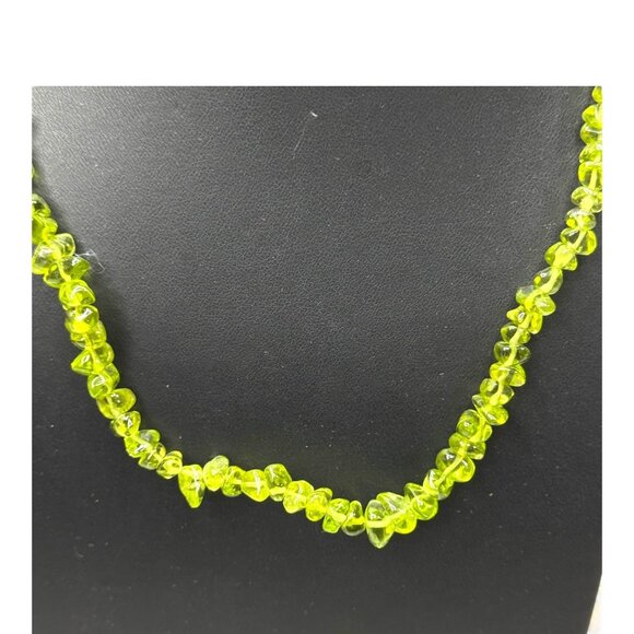 Vintage Peridot Chip Beaded Necklace Sterling Silver Ornate Clasp 33" Long Green - Picture 2 of 9